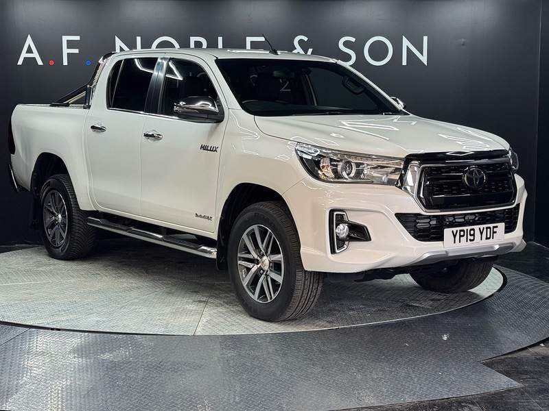 Toyota 2.4 D-4D Invincible X Pickup Double Cab 4dr Diesel Auto 4WD Euro 6 (TSS, 3.5t) (150 ps)