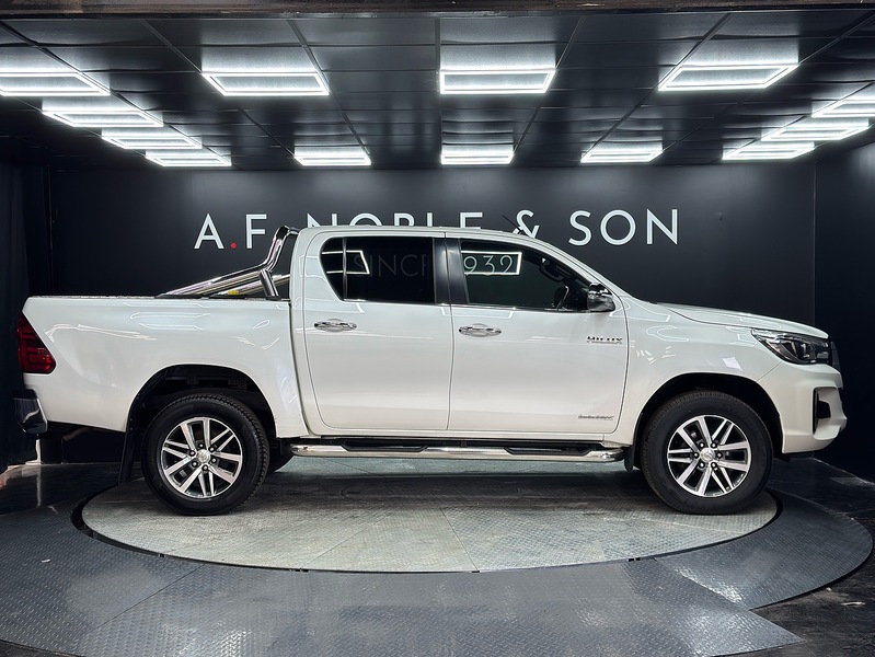 Toyota 2.4 D-4D Invincible X Pickup Double Cab 4dr Diesel Auto 4WD Euro 6 (TSS, 3.5t) (150 ps)