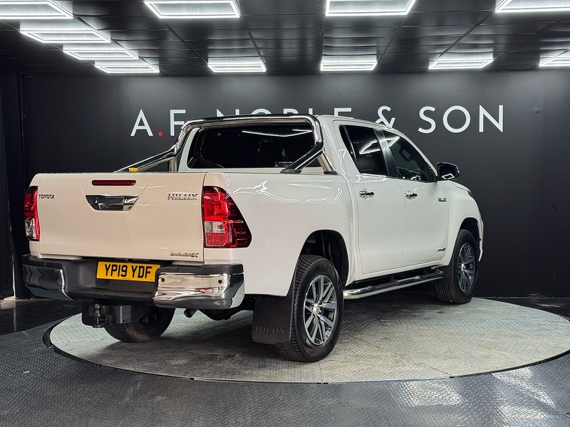 Toyota 2.4 D-4D Invincible X Pickup Double Cab 4dr Diesel Auto 4WD Euro 6 (TSS, 3.5t) (150 ps)