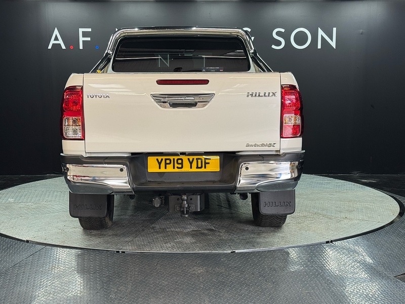 Toyota 2.4 D-4D Invincible X Pickup Double Cab 4dr Diesel Auto 4WD Euro 6 (TSS, 3.5t) (150 ps)
