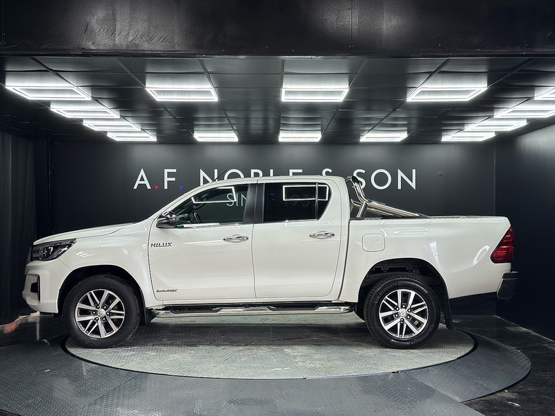 Toyota 2.4 D-4D Invincible X Pickup Double Cab 4dr Diesel Auto 4WD Euro 6 (TSS, 3.5t) (150 ps)