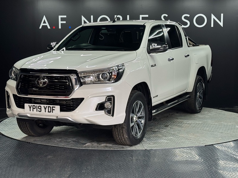 Toyota 2.4 D-4D Invincible X Pickup Double Cab 4dr Diesel Auto 4WD Euro 6 (TSS, 3.5t) (150 ps)