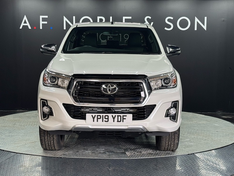 Toyota 2.4 D-4D Invincible X Pickup Double Cab 4dr Diesel Auto 4WD Euro 6 (TSS, 3.5t) (150 ps)