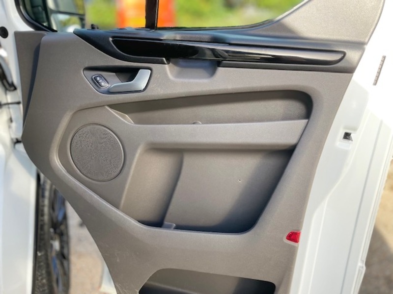 Ford Transit Custom 320 Limited Sport Kit - U621