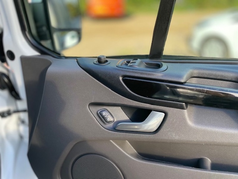 Ford Transit Custom 320 Limited Sport Kit - U621