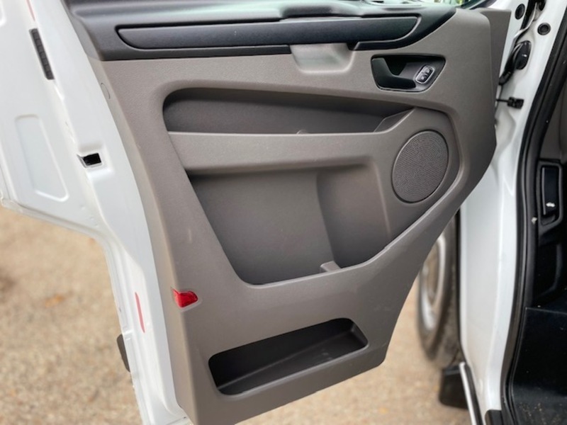 Ford Transit Custom 300 EcoBlue Leader - U622