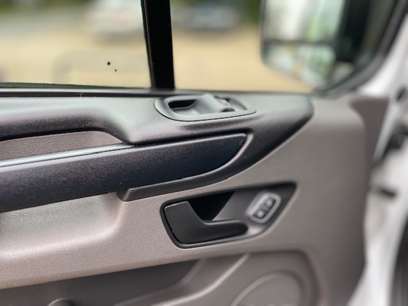 Ford Transit Custom 300 EcoBlue Leader - U622