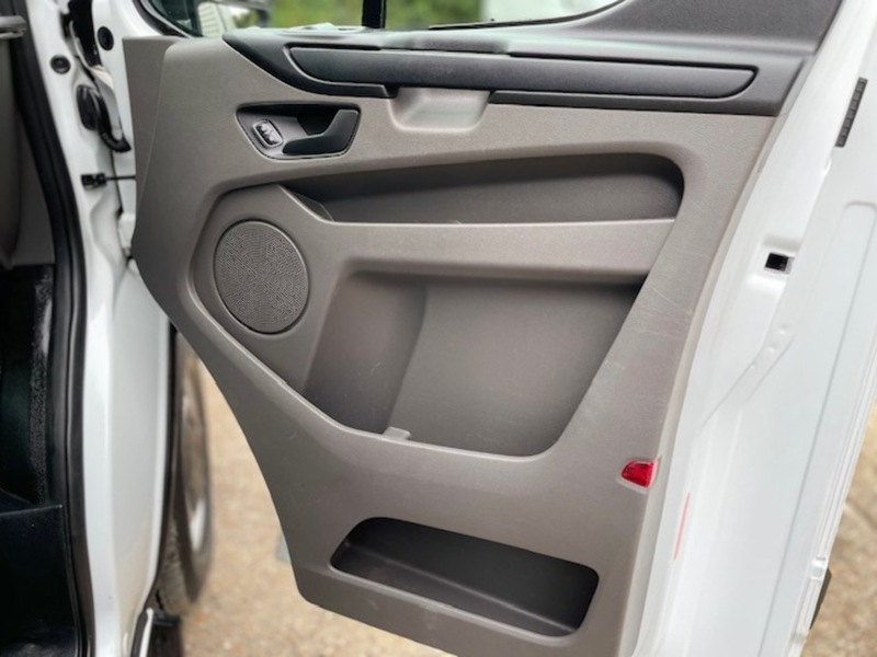 Ford Transit Custom 300 EcoBlue Leader - U622