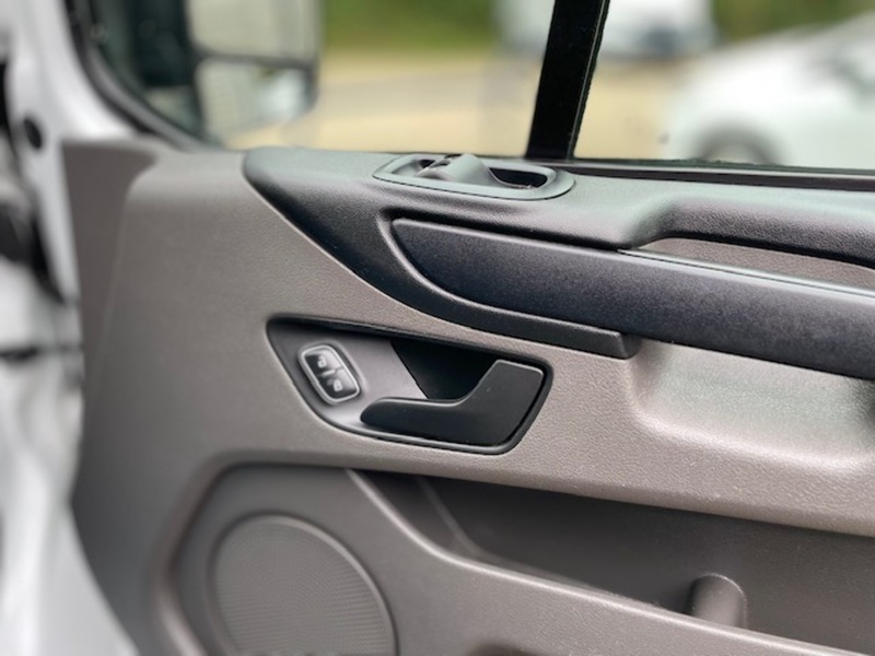 Ford Transit Custom 300 EcoBlue Leader - U622