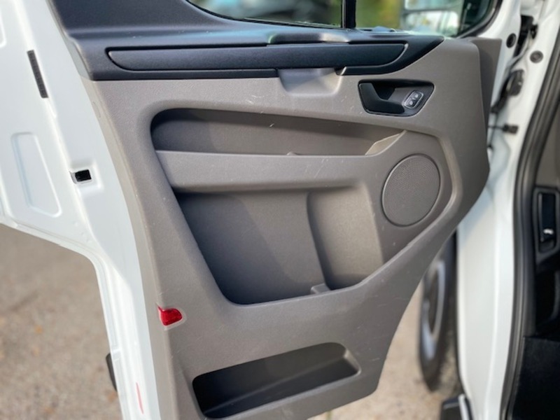 Ford Transit Custom 300 EcoBlue Leader - U635