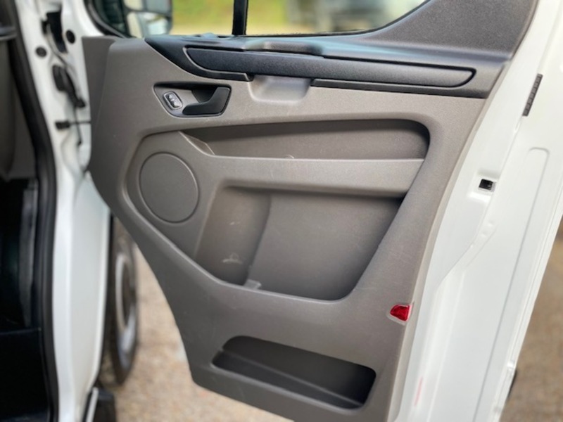 Ford Transit Custom 300 EcoBlue Leader - U635