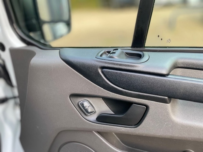 Ford Transit Custom 300 EcoBlue Leader - U635