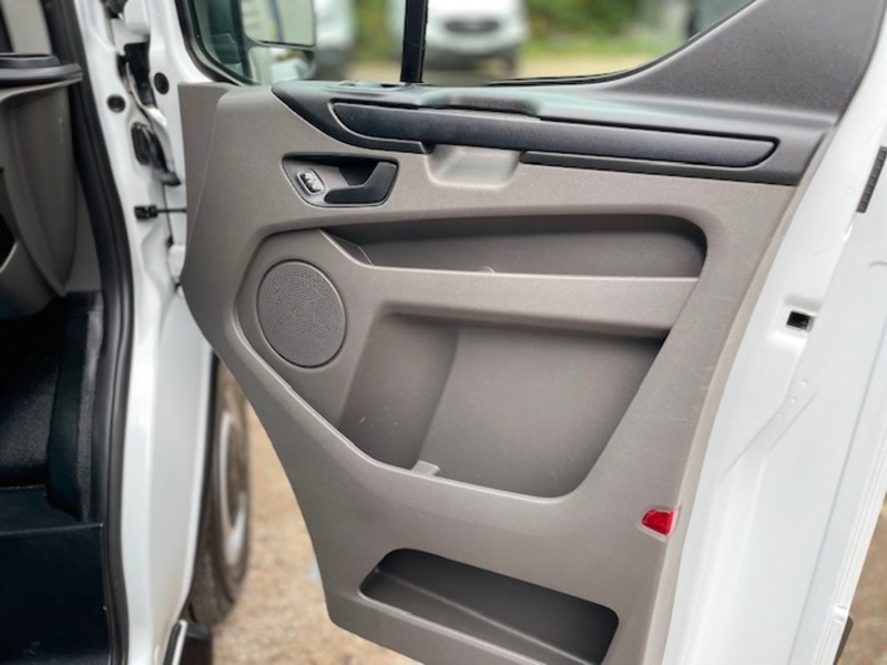 Ford Transit Custom 300 EcoBlue Leader - U636