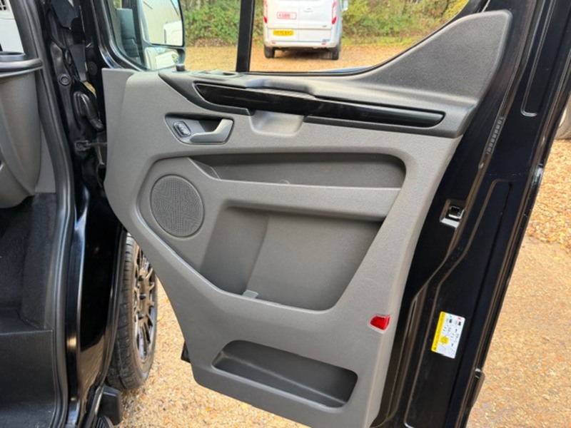 Ford Transit Custom 300 Limited Sport Pack - U647
