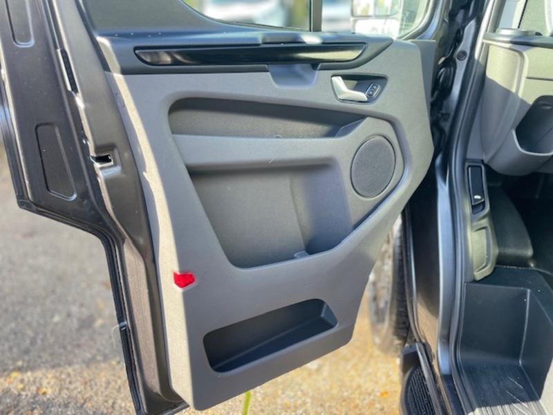 Ford Transit Custom 300 Limited Sport Pack - U650