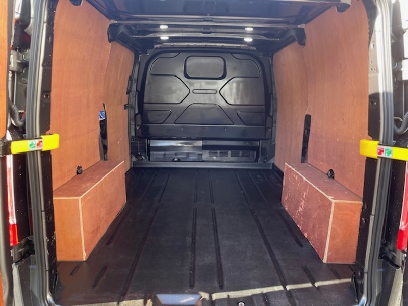 Ford Transit Custom 300 Limited Sport Pack - U650