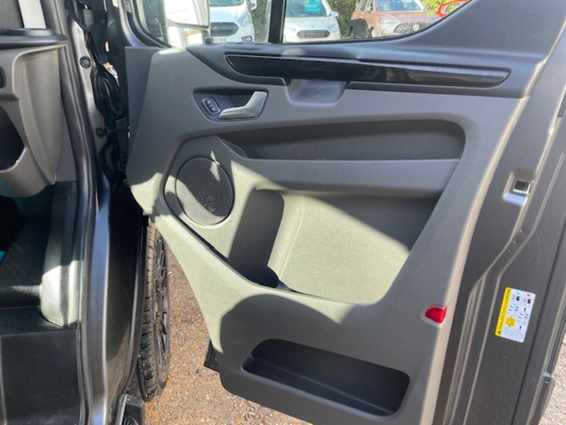 Ford Transit Custom 300 Limited Sport Pack - U650