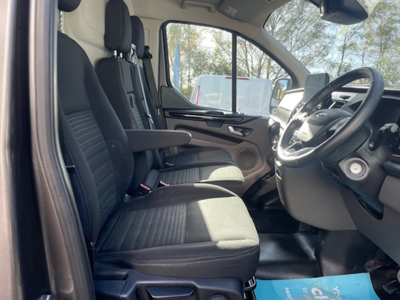 Ford Transit Custom 300 Limited Sport Pack - U650