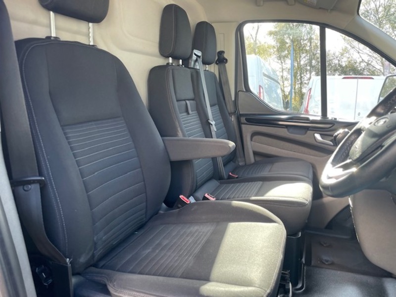 Ford Transit Custom 300 Limited Sport Pack - U650