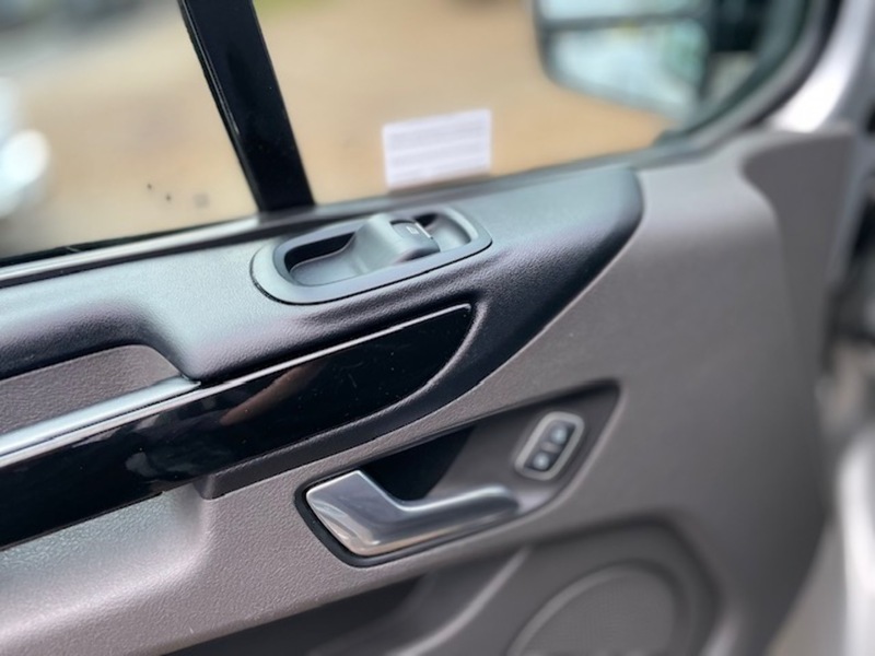 Ford Transit Custom 300 EcoBlue Limited - U651