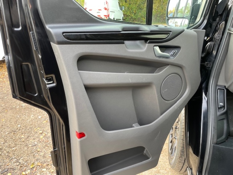 Ford Transit Custom 300 Limited Sport Pack - U652