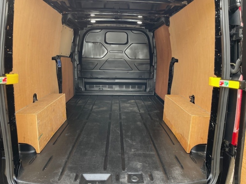 Ford Transit Custom 300 Limited Sport Pack - U652