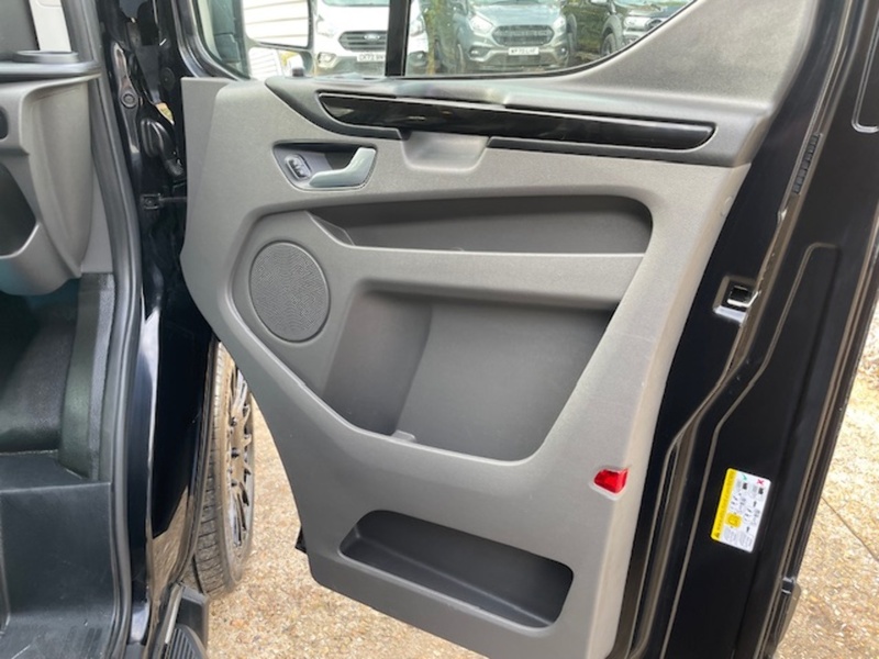 Ford Transit Custom 300 Limited Sport Pack - U652