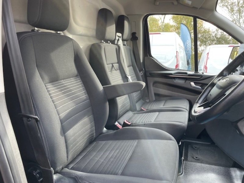 Ford Transit Custom 300 Limited Sport Pack - U652