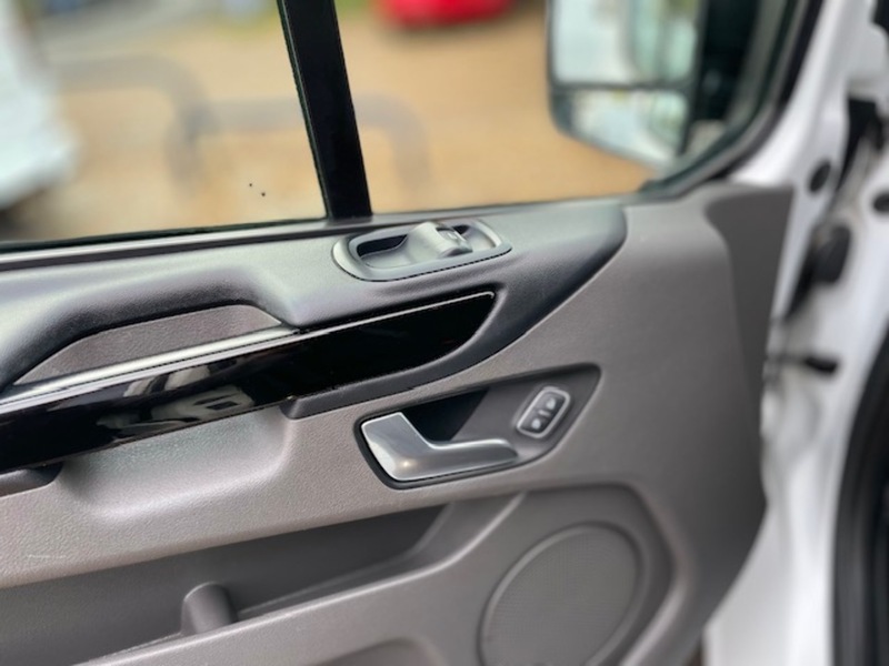 Ford Transit Custom 320 Limited Sport Kit - U657