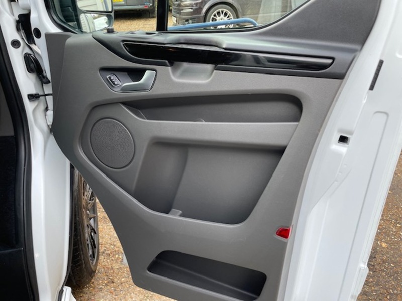 Ford Transit Custom 320 Limited Sport Kit - U657