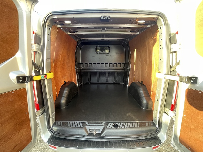 Ford Transit Custom 320 Limited Sport Pack - U672