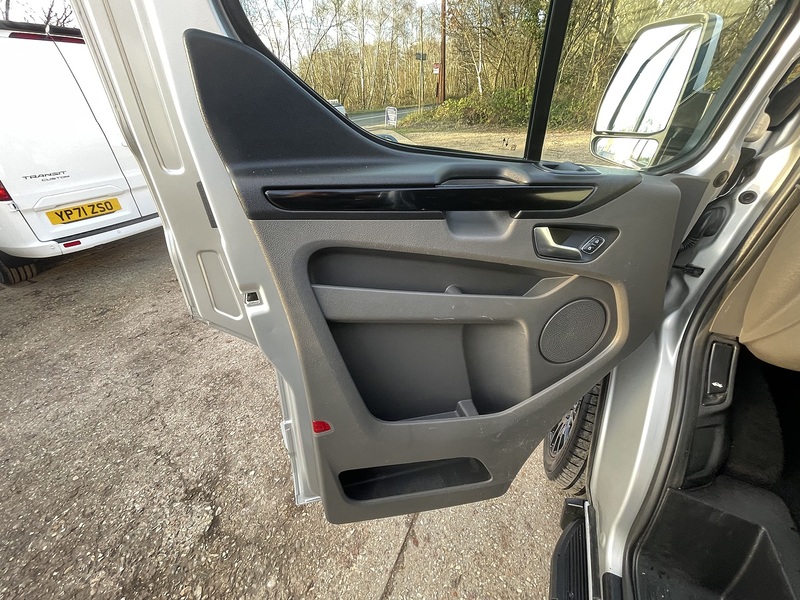Ford Transit Custom 320 Limited Sport Pack - U672