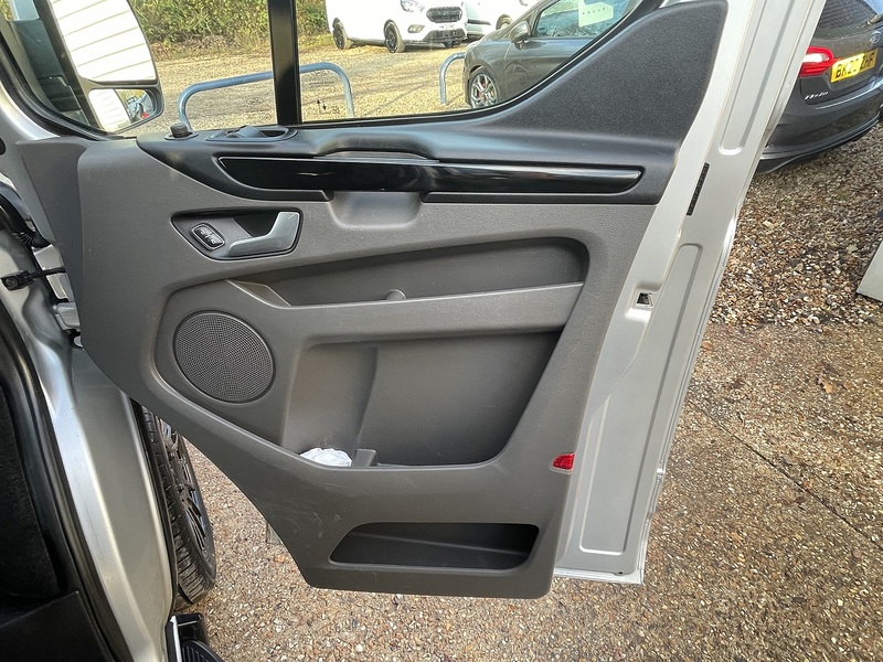 Ford Transit Custom 320 Limited Sport Pack - U672