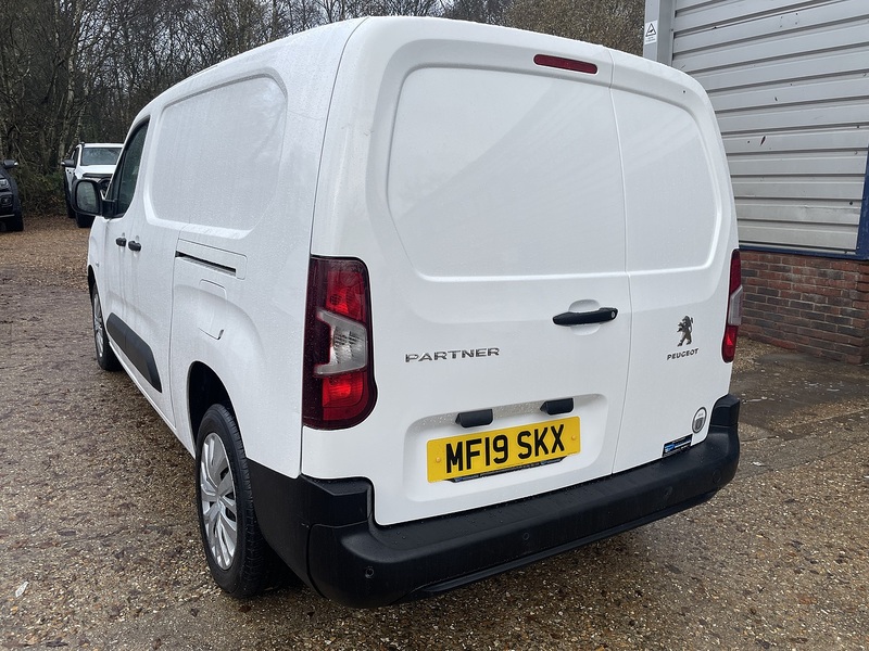 Peugeot Partner BlueHDi 950 Professional - U673