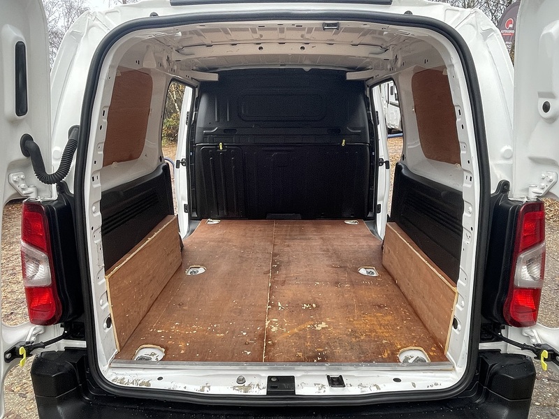 Peugeot Partner BlueHDi 950 Professional - U673