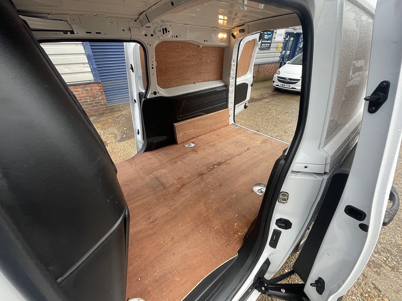 Peugeot Partner BlueHDi 950 Professional - U673