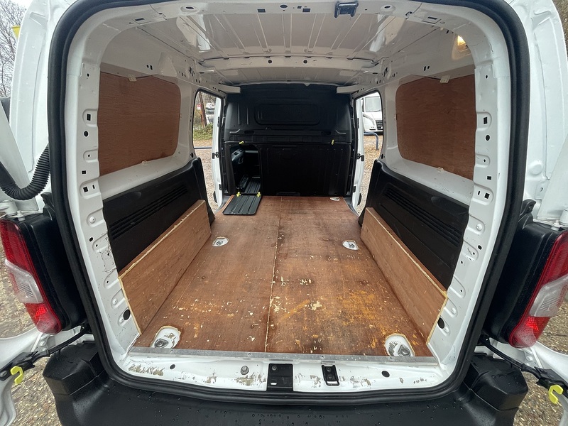 Peugeot Partner BlueHDi 950 Professional - U673