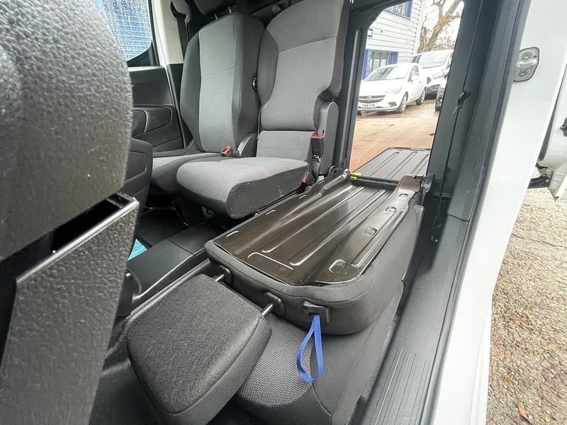 Peugeot Partner BlueHDi 950 Professional - U673