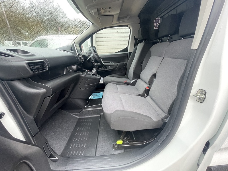 Peugeot Partner BlueHDi 950 Professional - U673