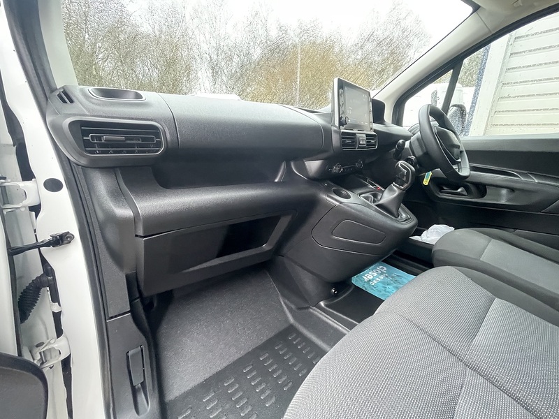 Peugeot Partner BlueHDi 950 Professional - U673