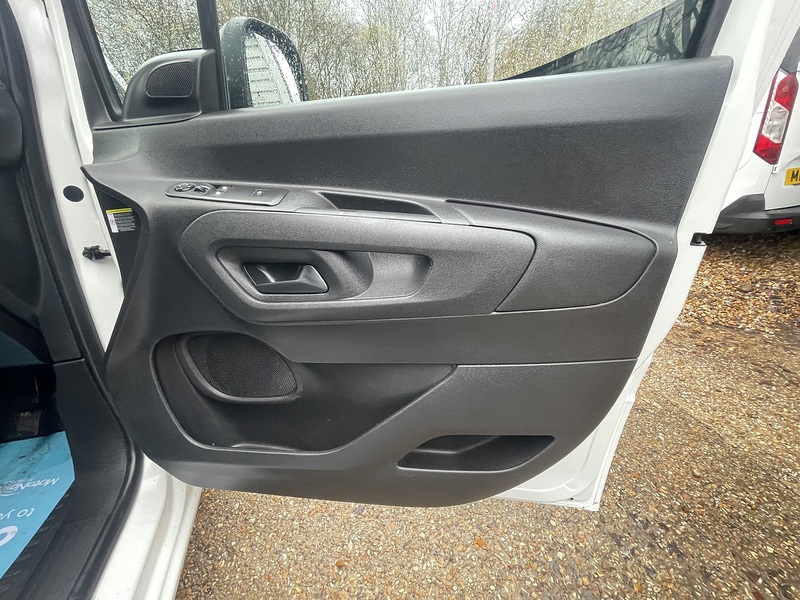 Peugeot Partner BlueHDi 950 Professional - U673