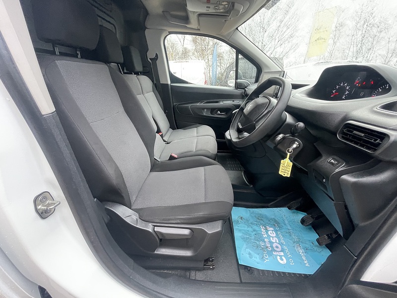 Peugeot Partner BlueHDi 950 Professional - U673