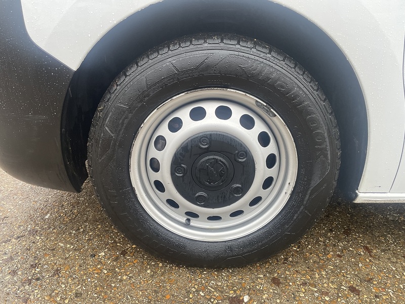 Vauxhall Vivaro Turbo D 2900 Dynamic - U682