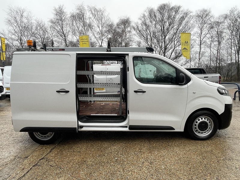Vauxhall Vivaro Turbo D 2900 Dynamic - U682