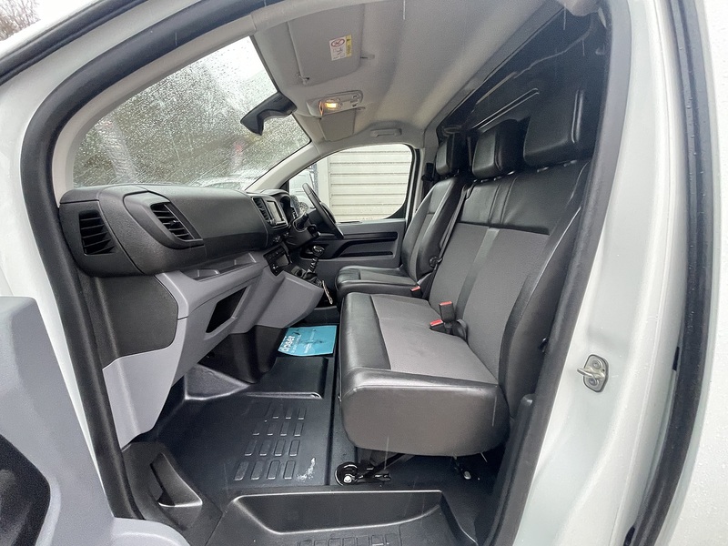 Vauxhall Vivaro Turbo D 2900 Dynamic - U682