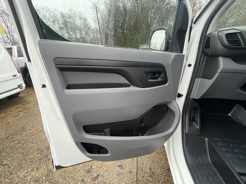 Vauxhall Vivaro Turbo D 2900 Dynamic - U682