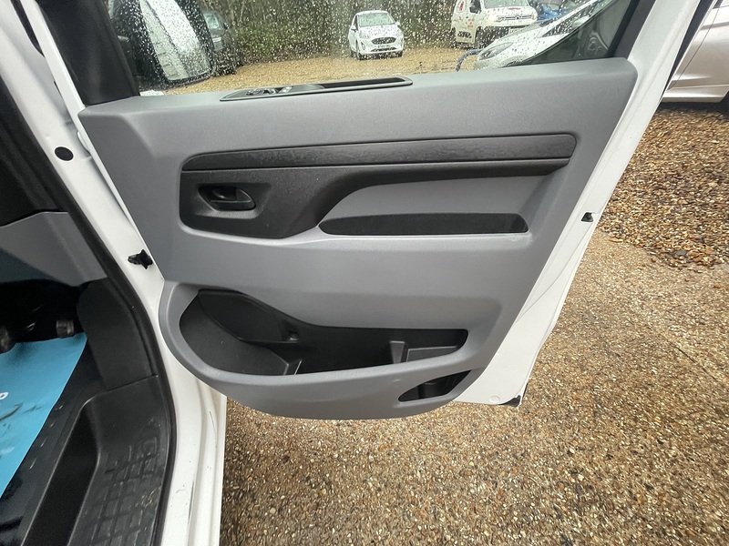 Vauxhall Vivaro Turbo D 2900 Dynamic - U682