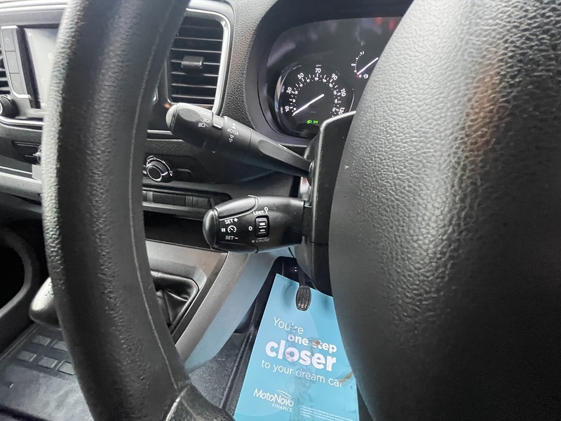 Vauxhall Vivaro Turbo D 2900 Dynamic - U682