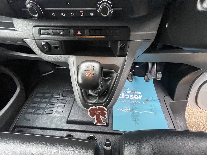 Vauxhall Vivaro Turbo D 2900 Dynamic - U682