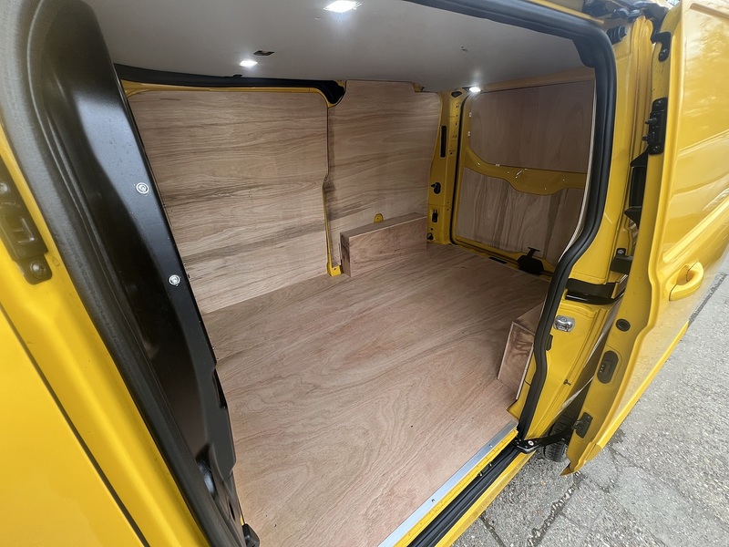 Ford Transit Custom 340 Leader Sport Kit - U692